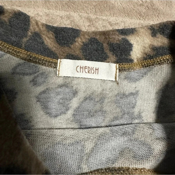 Cherish Lightweight Leopard Sweater Size Large - Picture 5 of 5